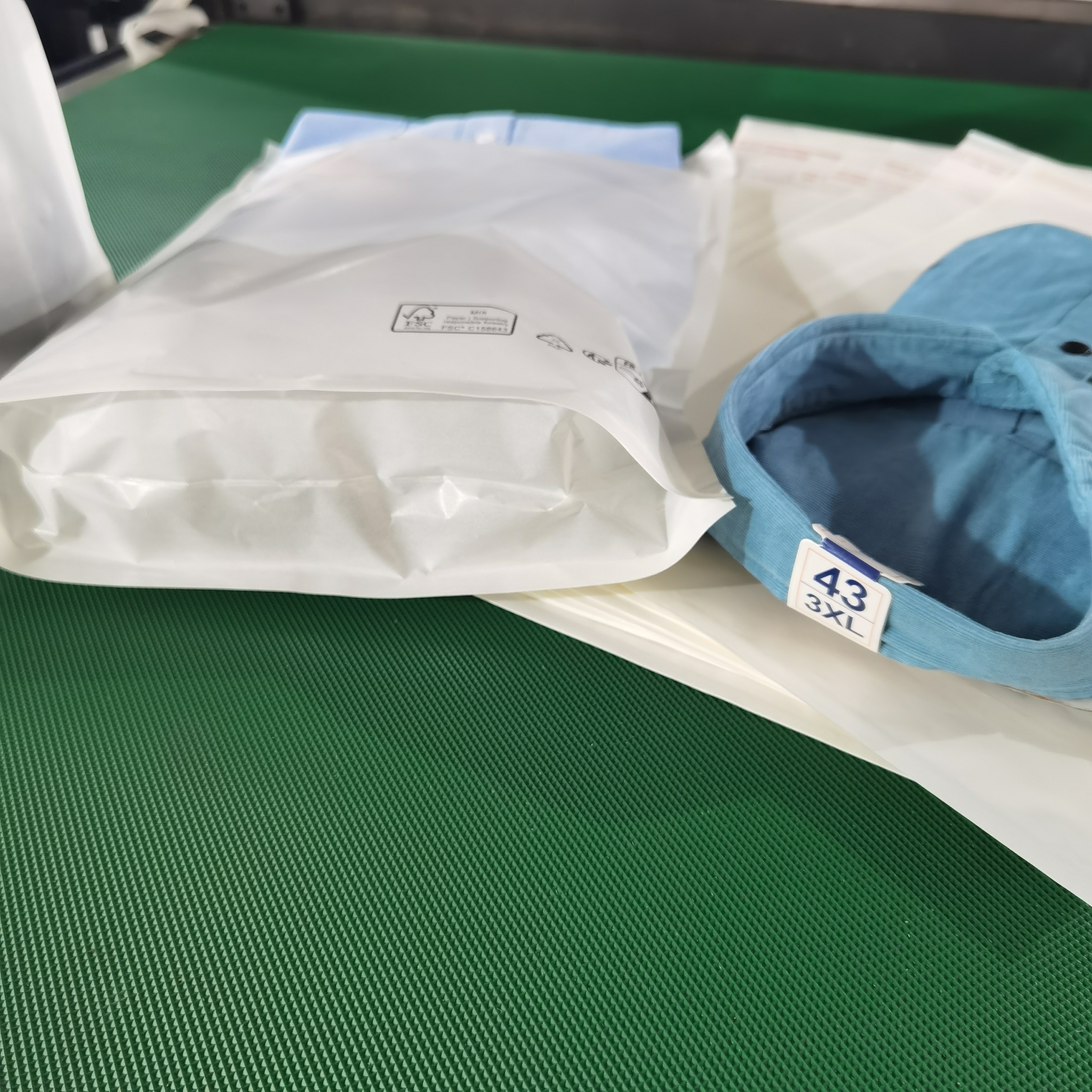 With bottom gusset stand up glassine paper bag making machine was successfully developed at Wenzhou Namkeen
